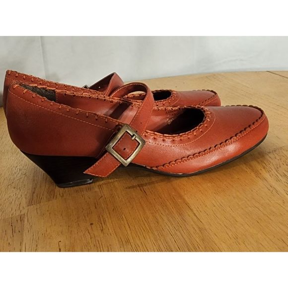 Two Lips Shoes - Two Lips Cute Casual Boho Leather Heels, Wedge Buckle Size 7